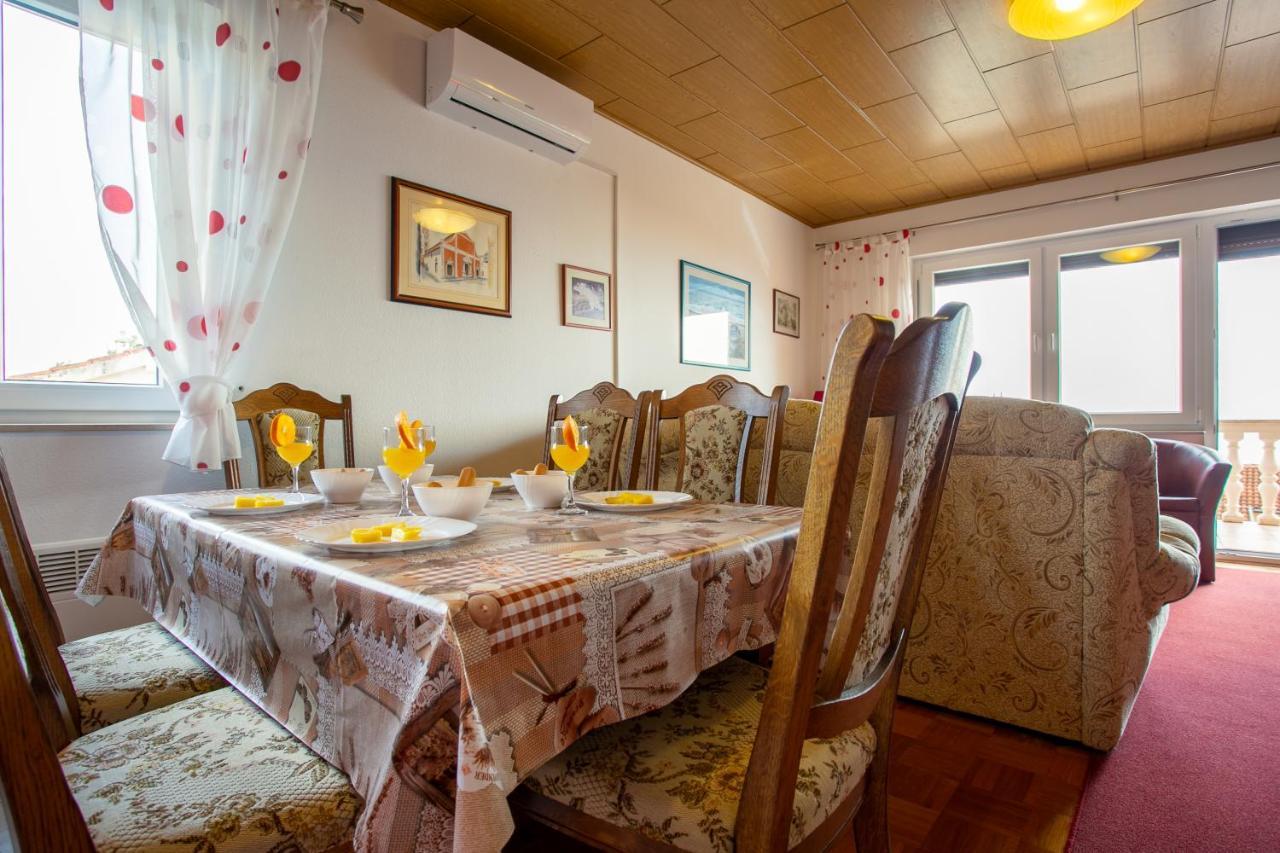 Villa Brucker Kozino Luaran gambar